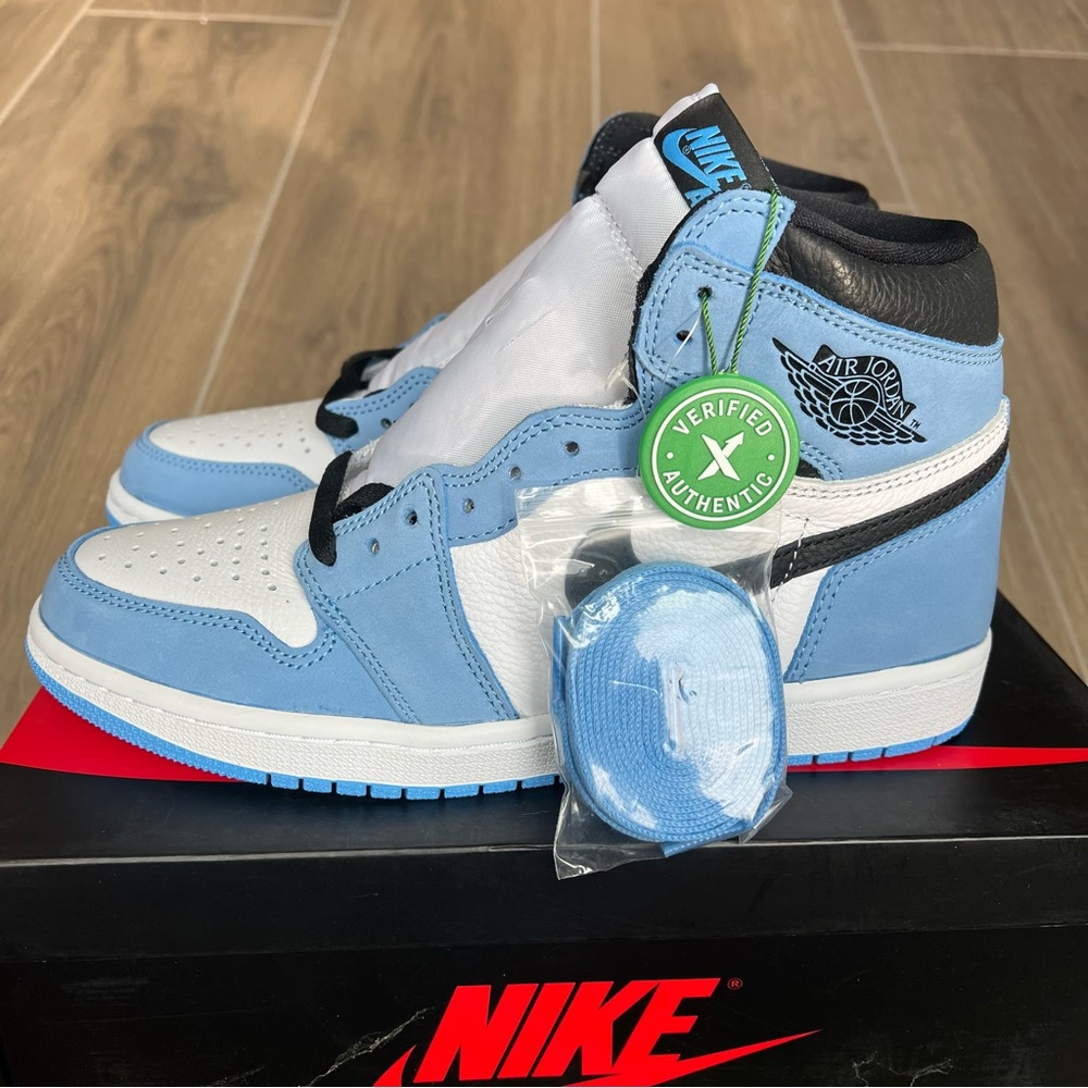 Air Jordan 1 Retro High OG - Picture 4 of 9